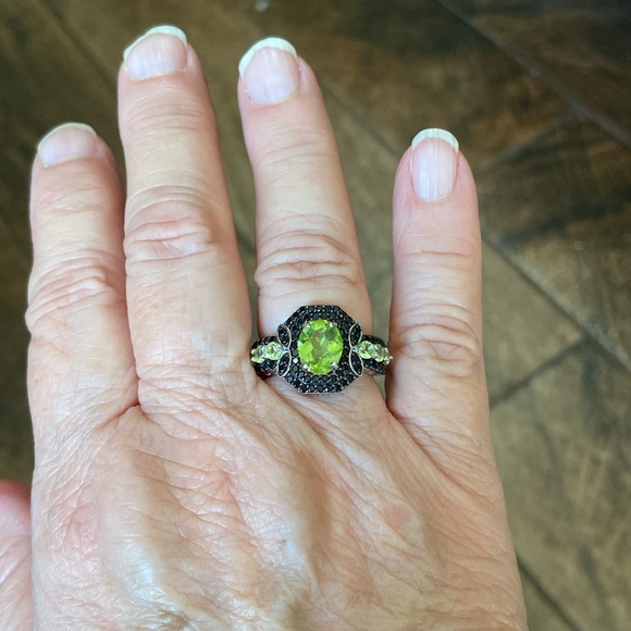 Peridot and Black Spinel Ring - Picture 8 of 10